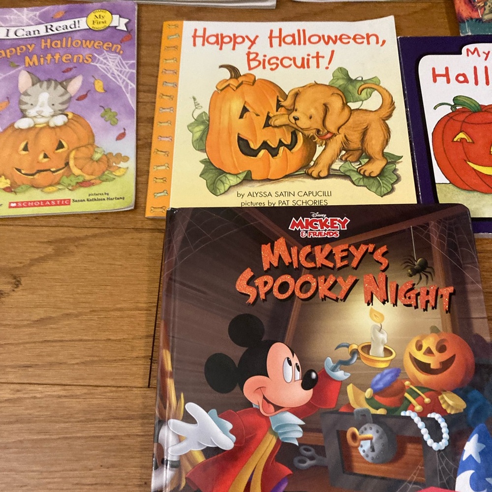 Halloween Children’s  Book Bundle like new or new 7 books total - Picture 3 of 5